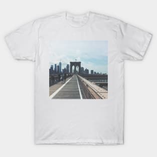 Vintage Style Brooklyn Bridge (Manhattan, New York City) T-Shirt